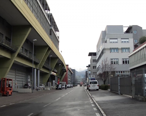 Bolzano, case in zona industriale. Il Comune non arretra